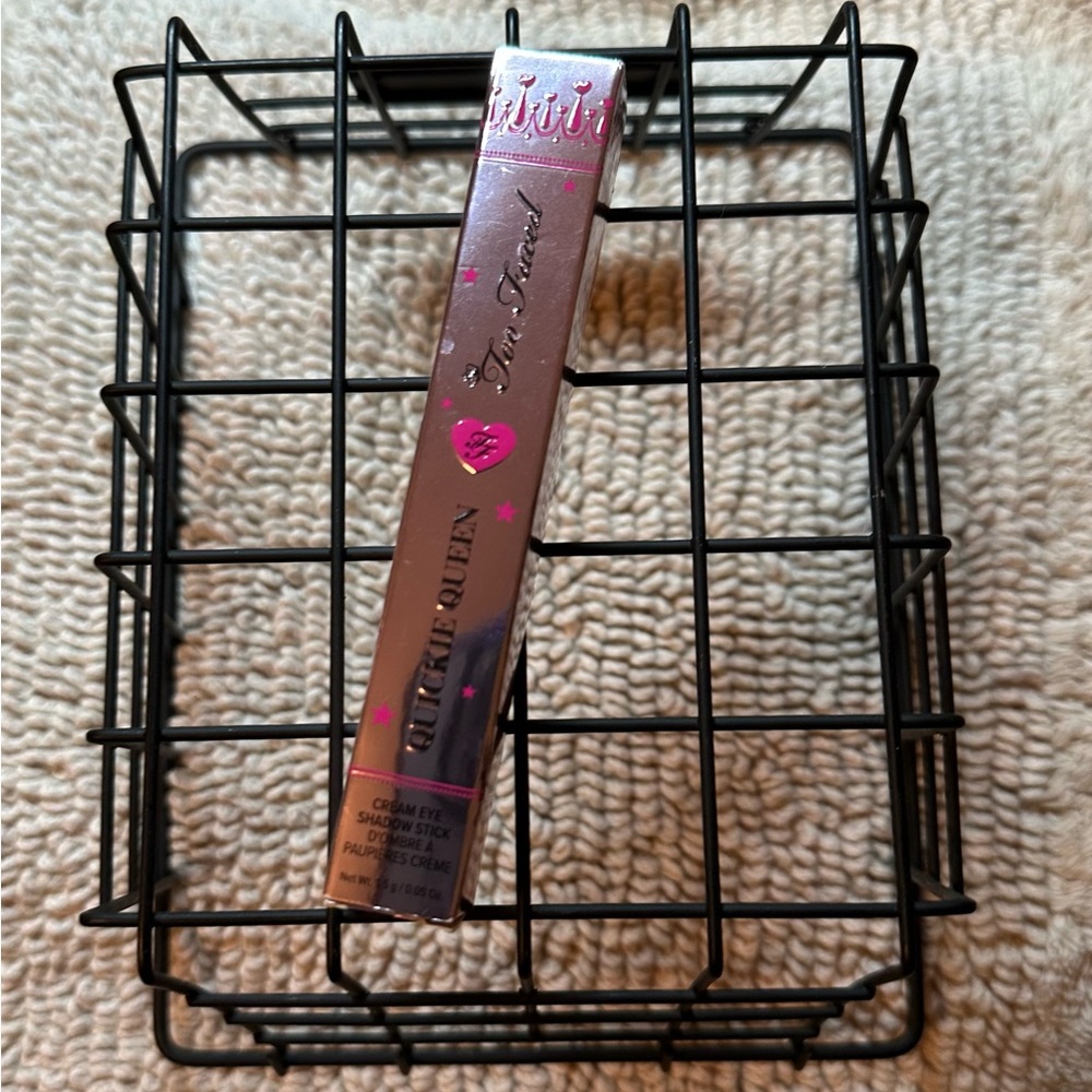 Too Faced Quickie Queen Shadow Stick